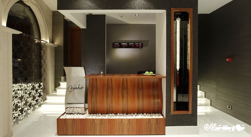 میز پذیرش هتل بیز جواهیر سلطان احمت